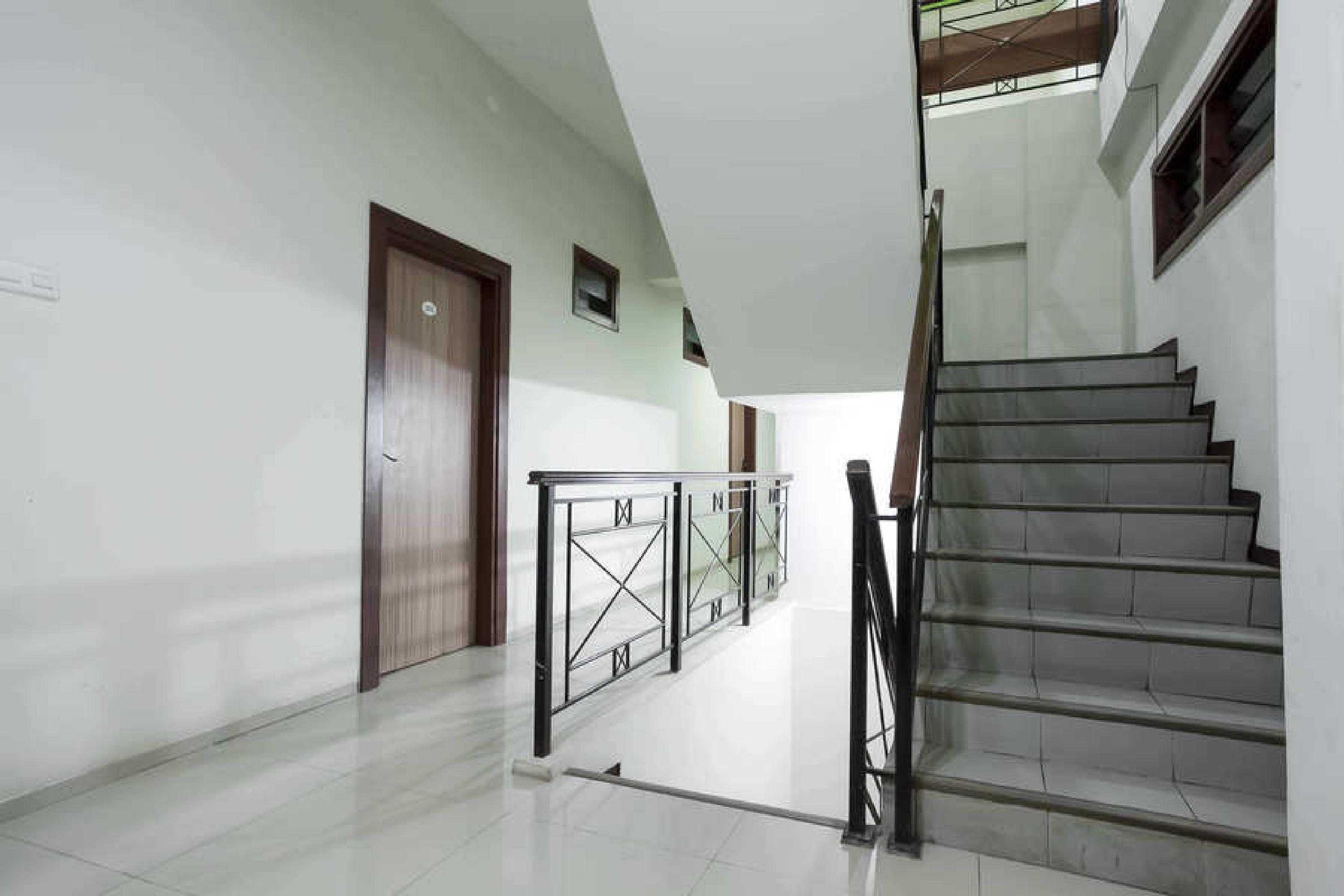 Reddoorz @ Panglima Sudirman Hotel Surabaia Exterior foto