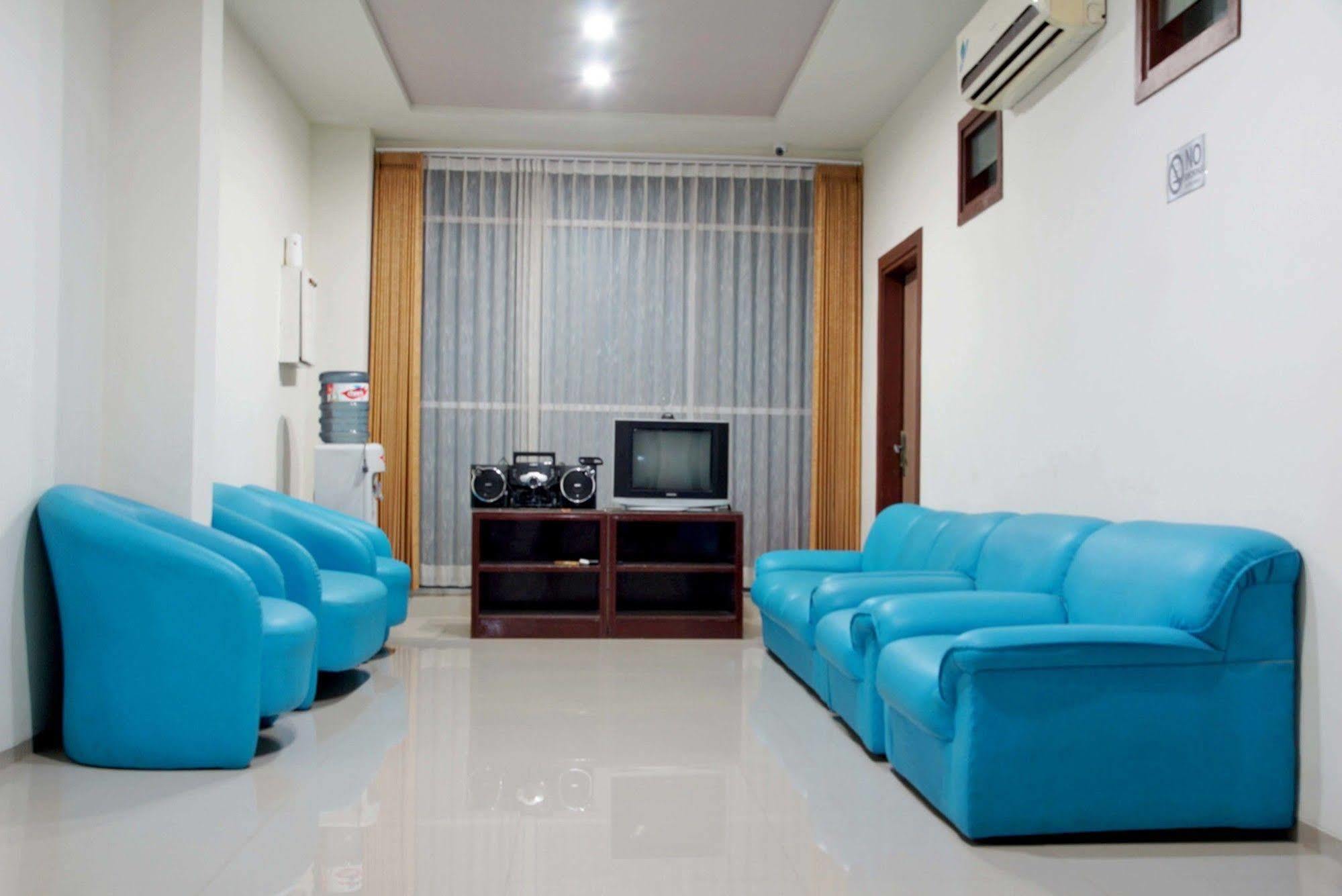Reddoorz @ Panglima Sudirman Hotel Surabaia Exterior foto