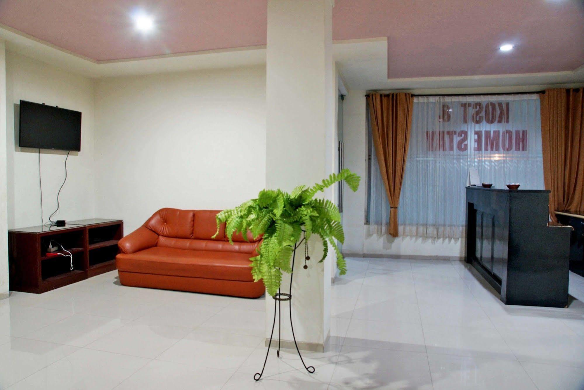 Reddoorz @ Panglima Sudirman Hotel Surabaia Exterior foto