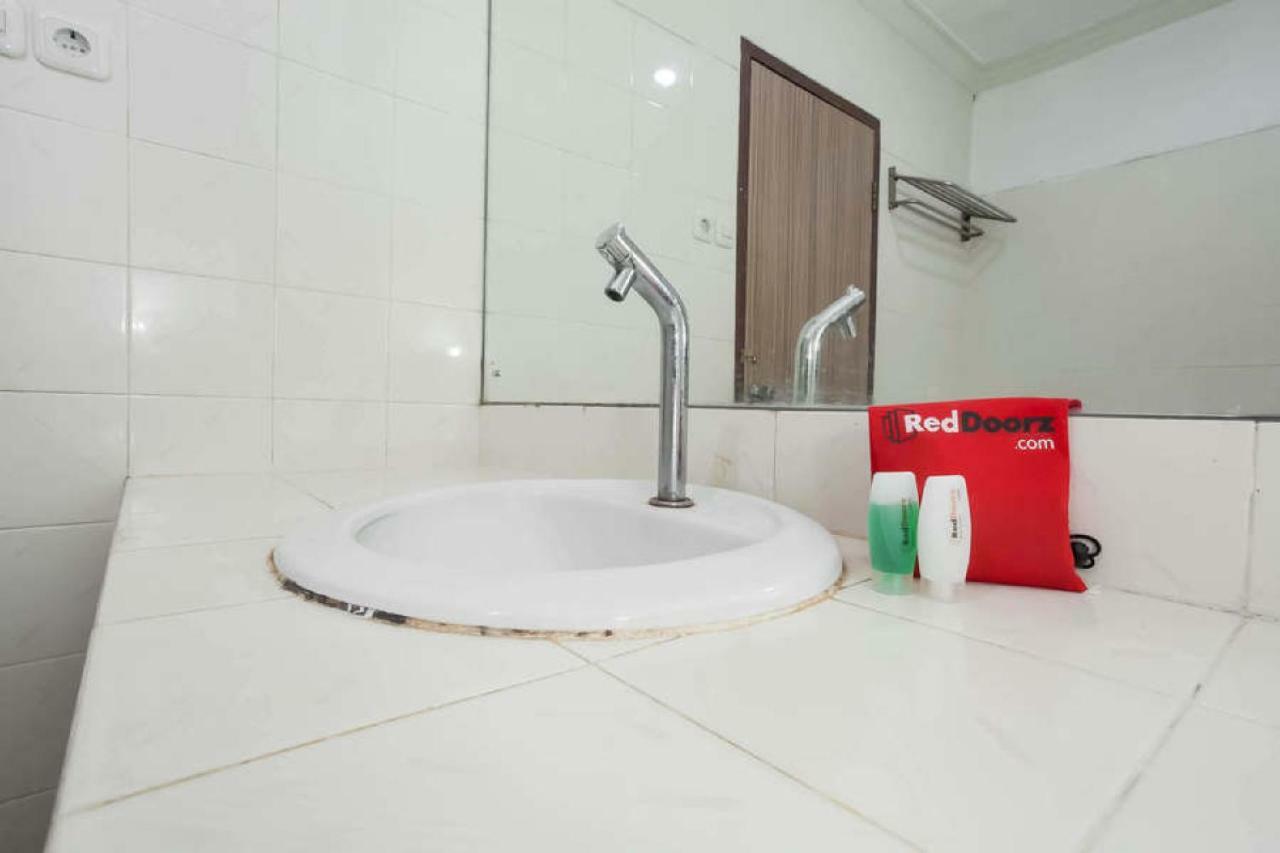 Reddoorz @ Panglima Sudirman Hotel Surabaia Exterior foto