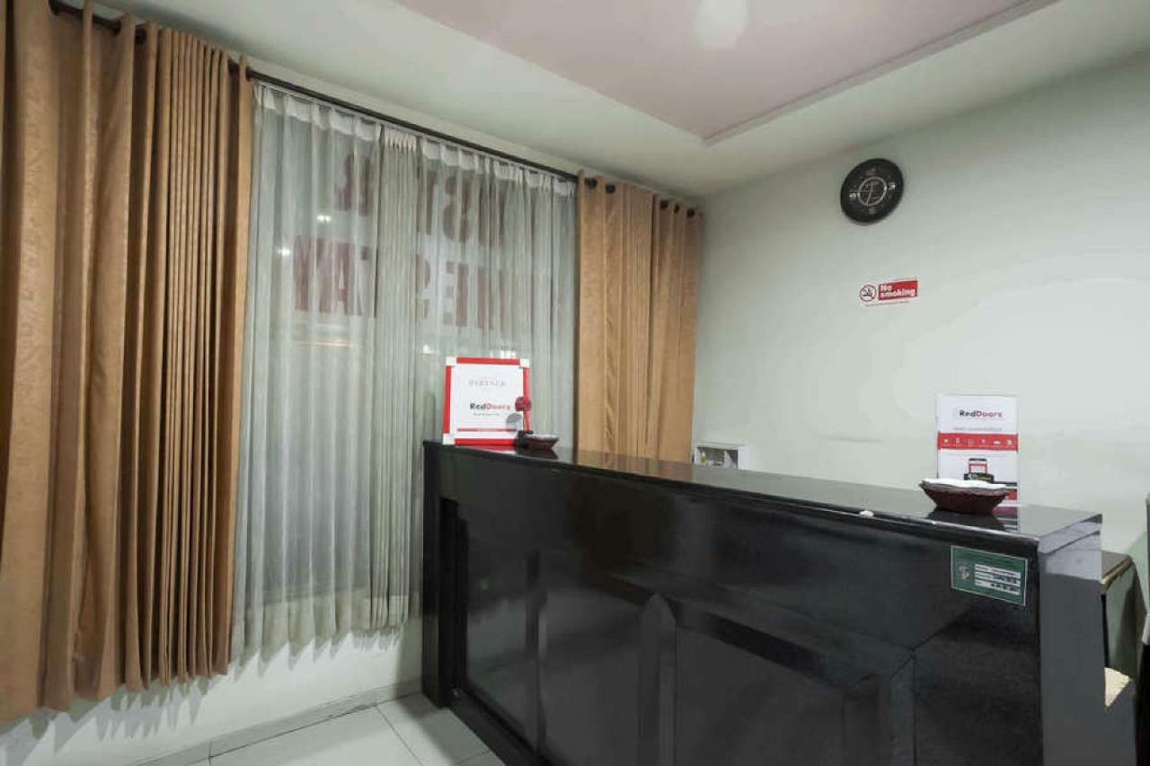 Reddoorz @ Panglima Sudirman Hotel Surabaia Exterior foto