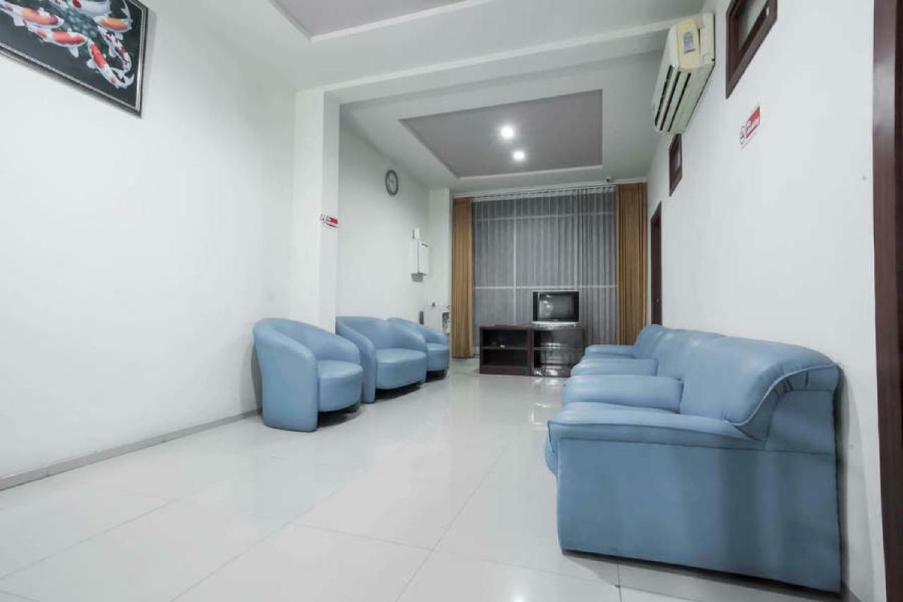 Reddoorz @ Panglima Sudirman Hotel Surabaia Exterior foto